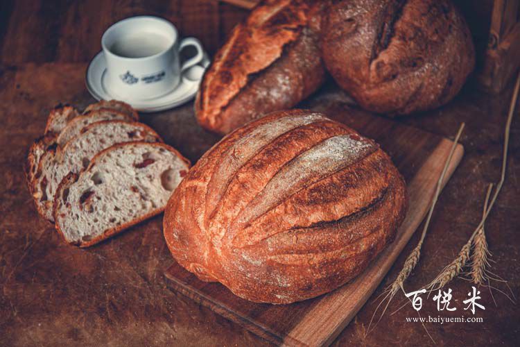 做面包用的是哪种面粉去哪里可以学习面包技术？